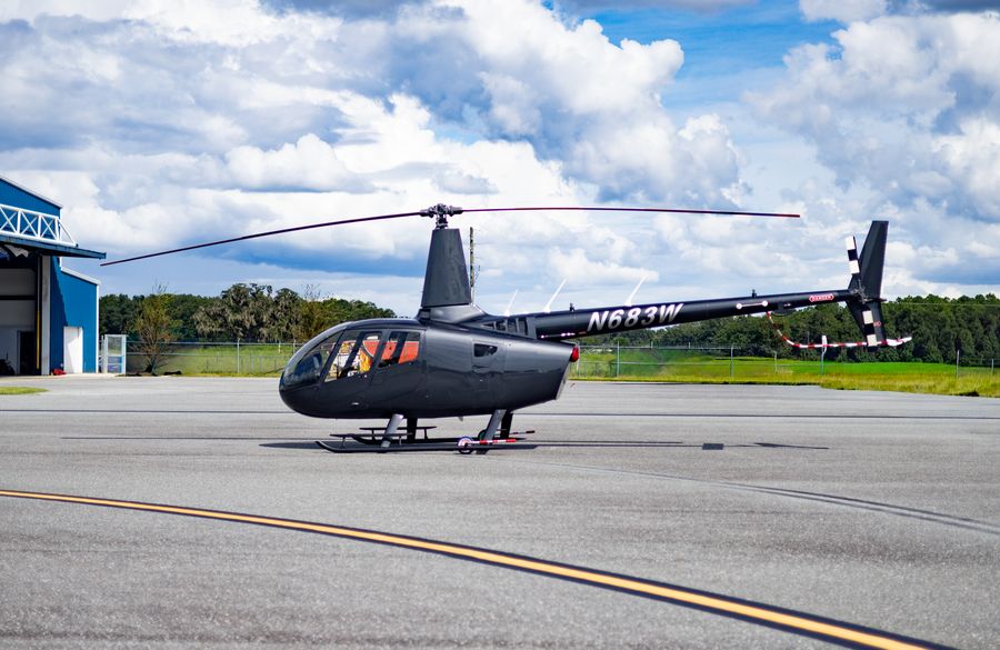 Robinson R66 N683W and the fleet in Florida daylight